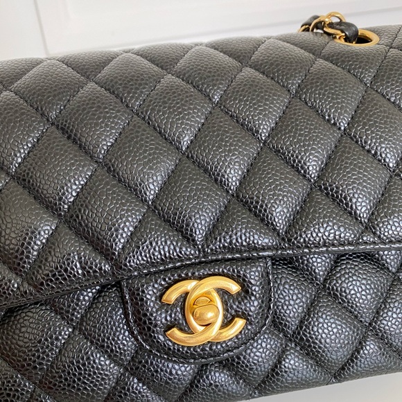❌SOLD❌CHANEL CLASSIC M FLAP BAG - Picture 3 of 16